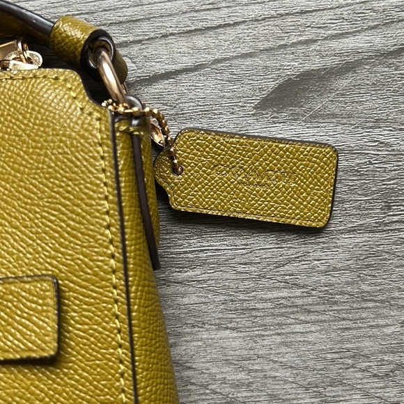 Coach olive green crossbody bag - Picture 3 of 4